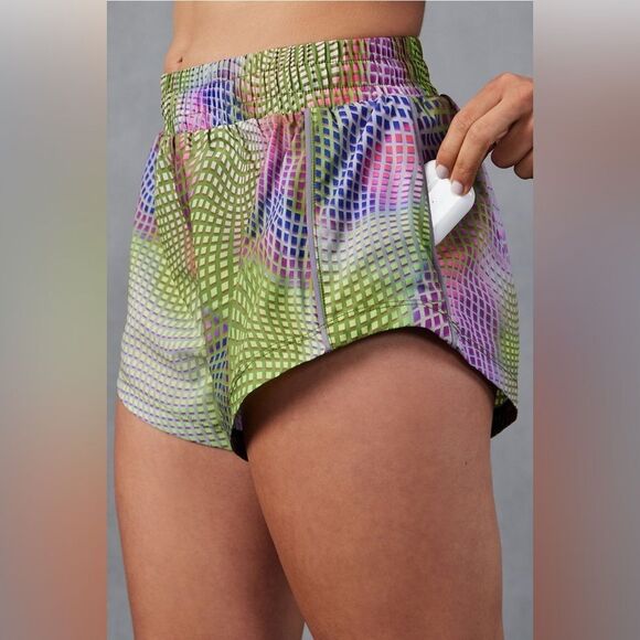 Fabletics NWOT Vibrant Women's Shorts - M - Picture 1 of 13